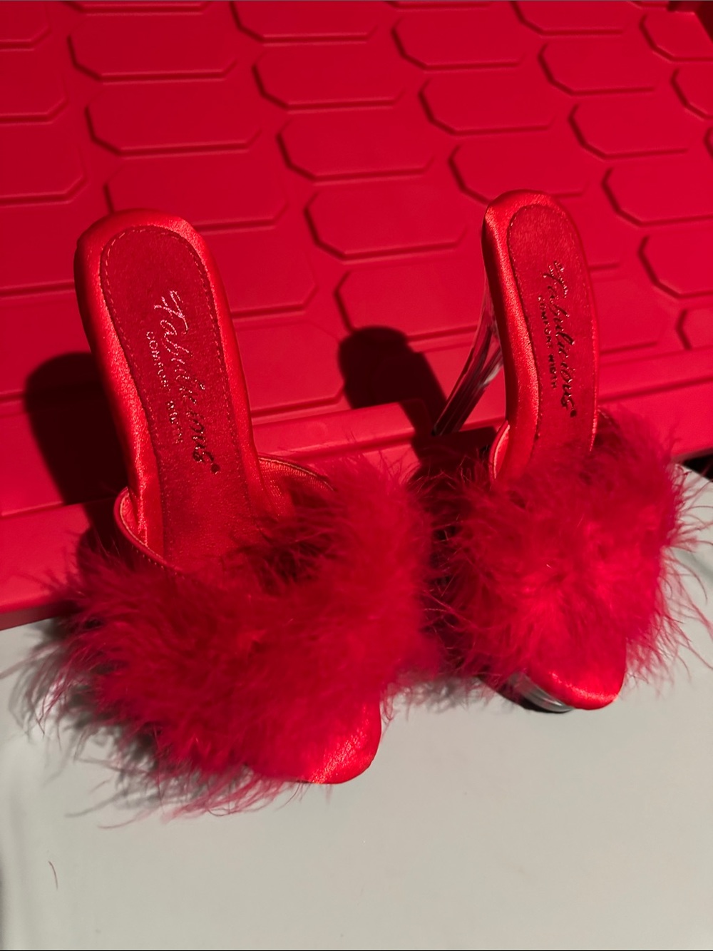 New Womwn's Fabulicious Red Feather 5" Platform Slide Mule Heels size 5